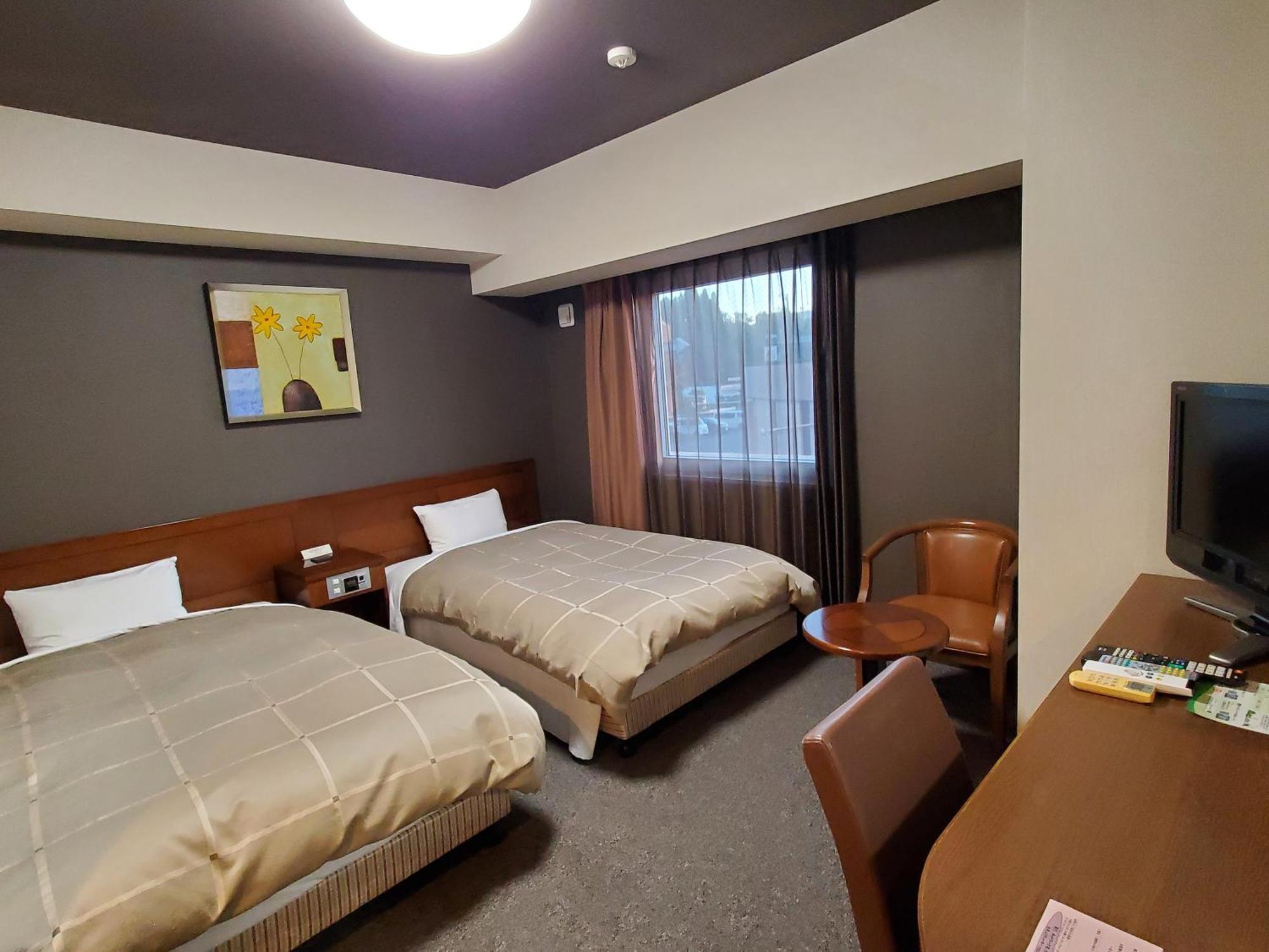 Hotel Route-Inn Dai-Ni Kameyama Inter Екстер'єр фото