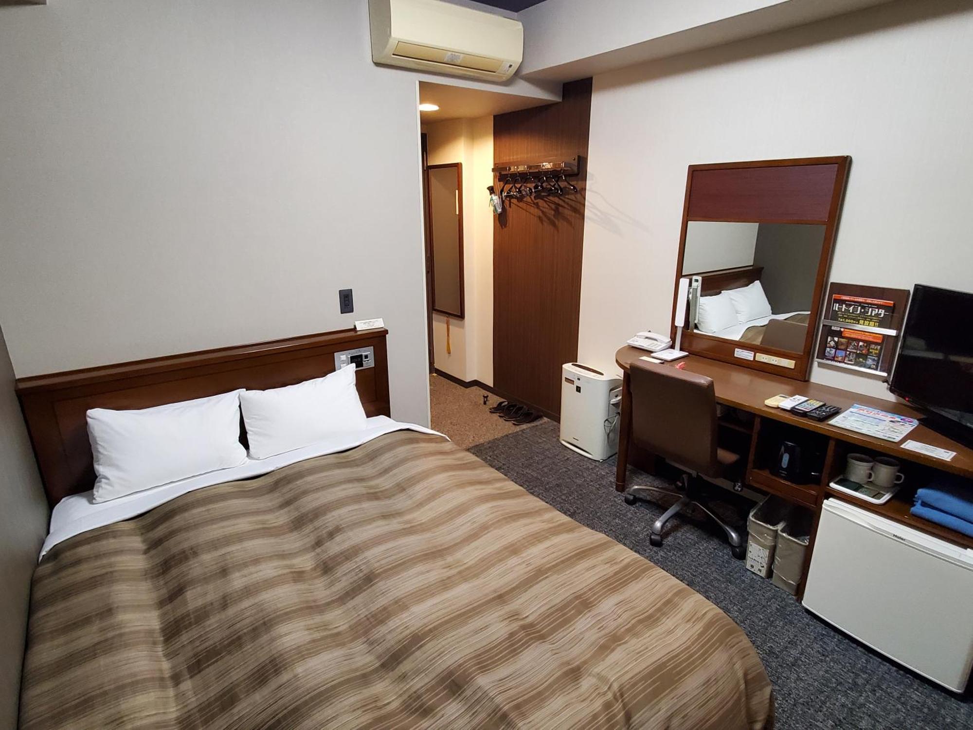Hotel Route-Inn Dai-Ni Kameyama Inter Екстер'єр фото
